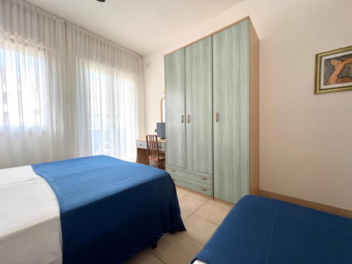 Hotel B&B Montecarlo Milano Marittima Exterior foto
