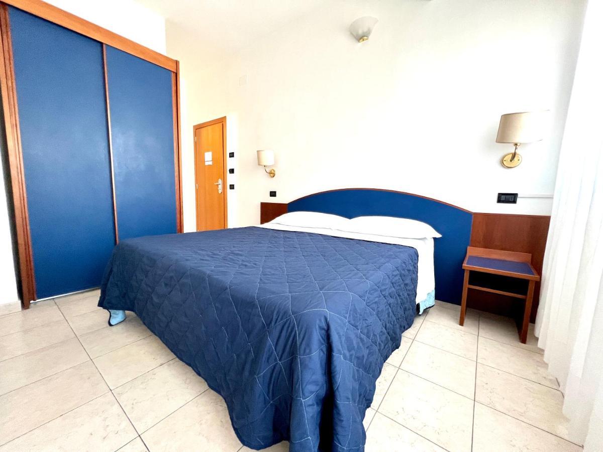 Hotel B&B Montecarlo Milano Marittima Exterior foto