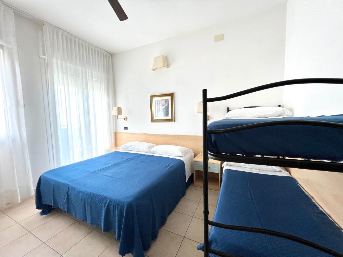 Hotel B&B Montecarlo Milano Marittima Exterior foto