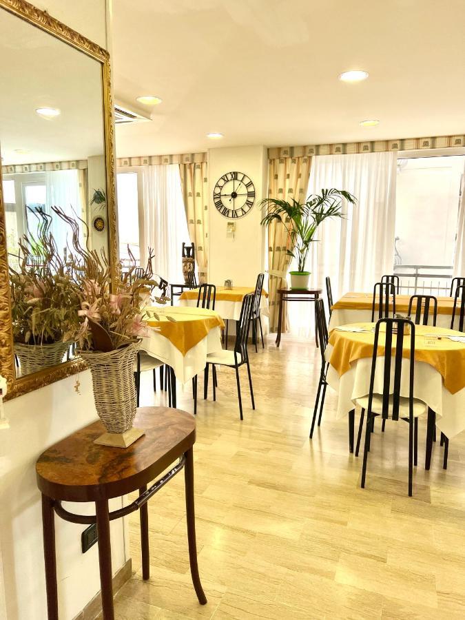 Hotel B&B Montecarlo Milano Marittima Exterior foto