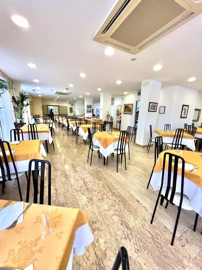 Hotel B&B Montecarlo Milano Marittima Exterior foto